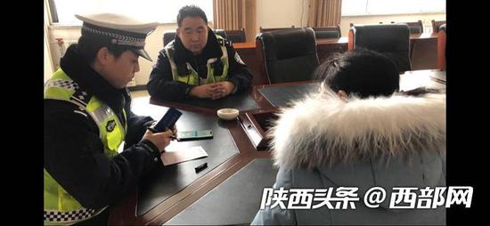 老司機駕車嗨聊擋住消防車 罰款又記分差點兩行淚