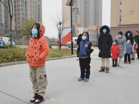 市民自觉排队。