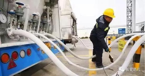 据悉，西安正在积极推动第二气源项目建设，并加快LNG调峰储气调峰设施建设。
