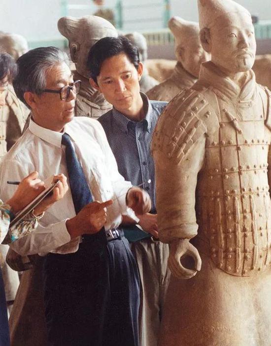 张天柱(右)和著名考古学家袁仲一(左)先生在一起。