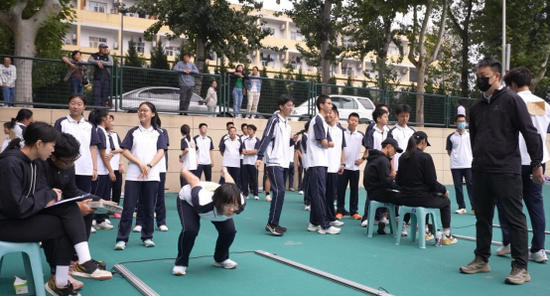 高中女子组立定跳远
