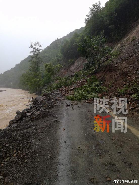 寧強縣廣坪鎮降雨量超過150毫米，青木川交通中斷金山寺村成孤島。