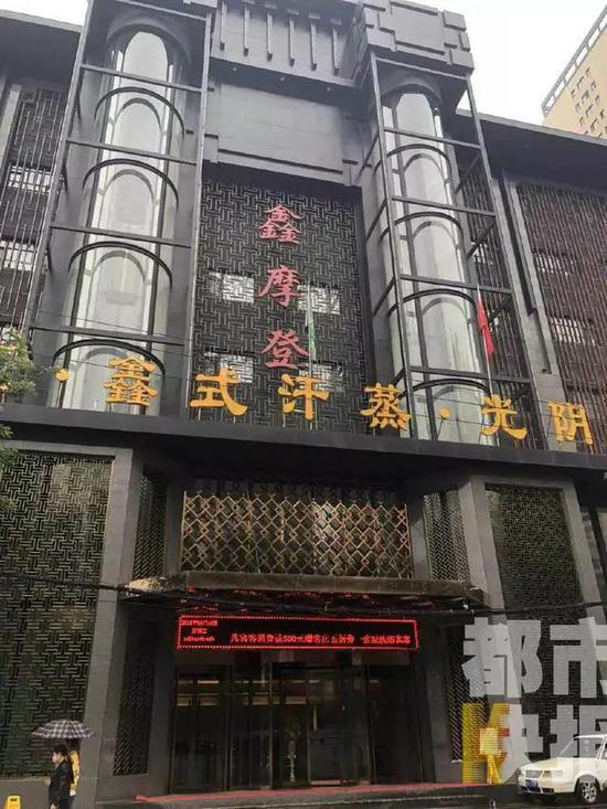 随后,王先生向公安雁塔分局等驾坡派出所报警。