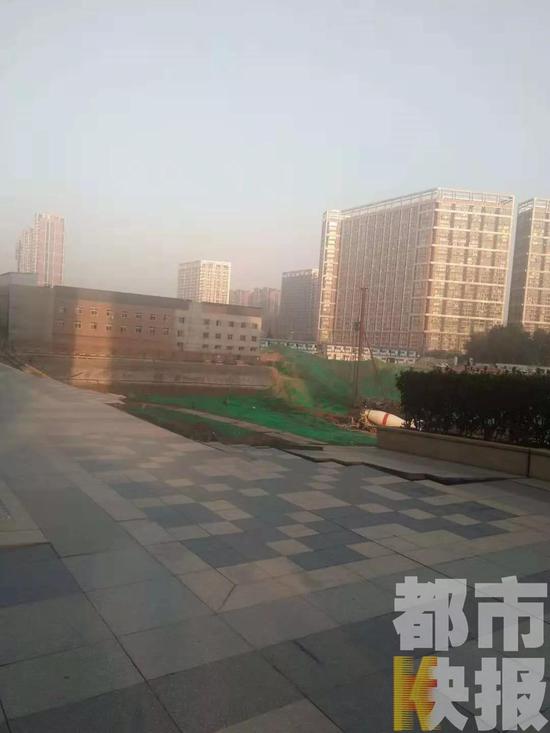 现场塌方图片(记者 朱经纬拍摄)