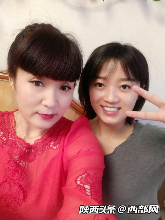 這是在西安工作的甘肅姑娘凌旎和母親的合影，是2017年，拍于甘肅省平涼市。