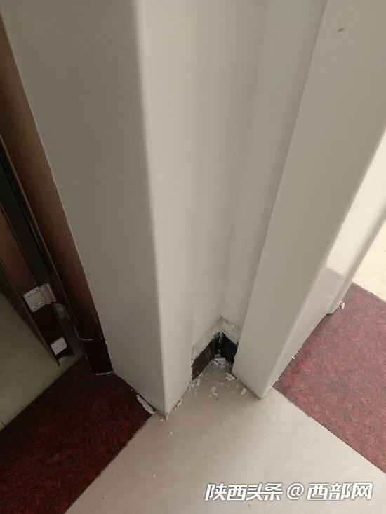 业主反映，因施工震动导致家中墙体水泥被震落。