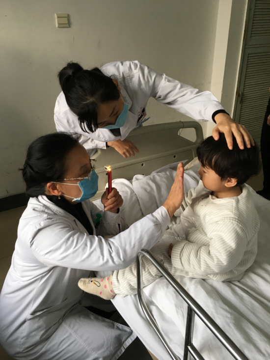 郅瑛 西安市第一医院眼科美容门诊主任 副主任医师