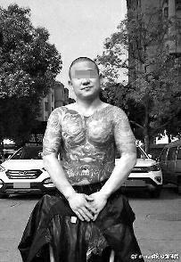 起冲突 长刀砍“骑车男”