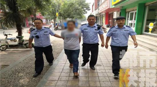 西安公安灞橋分局新筑派出所民警李振: