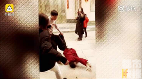 市民:“我看过这种玩法,反正我是不敢,感觉太危险。”