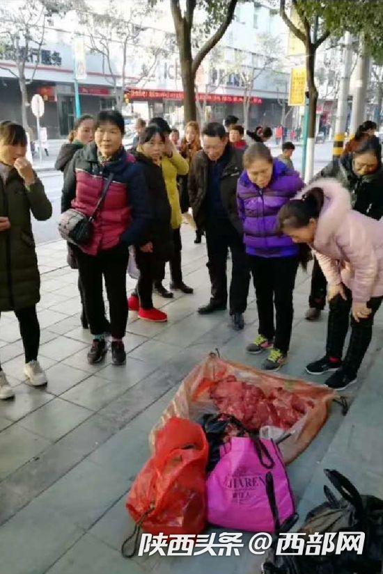 湖北一不法商贩用猪肉冒充牛肉牟利，紫阳县监管部门提醒公众谨防受骗。