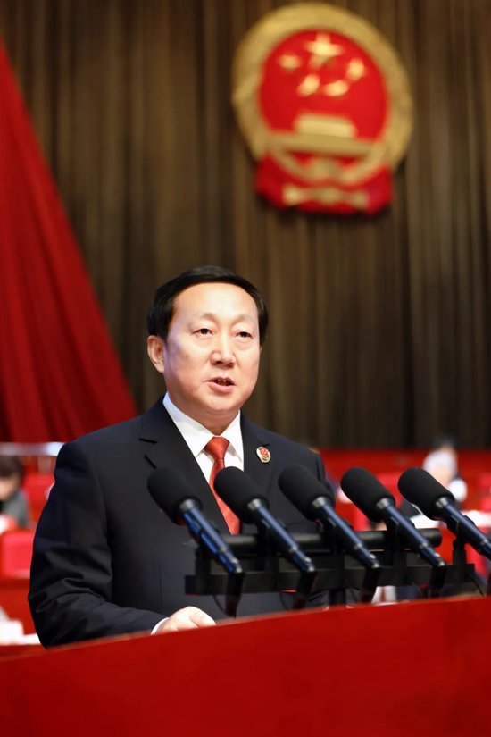 省人民检察院检察长王旭光作工作报告 记者 母家亮 摄
