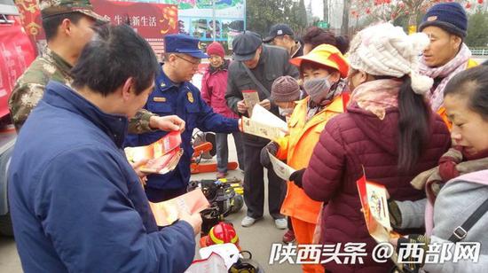 坚守岗位“不打烊”,宝鸡消防春节送别样“新春祝福” 。