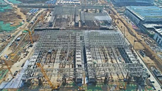 ▲2019年3月20日標(biāo)準(zhǔn)展廳桁架滑移進展