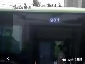 896特别提醒:请现场群众不要围观,让出救援通道,请过往司机择路绕行。
