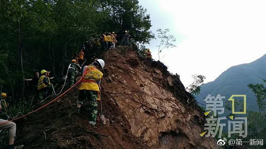 這些“蜘蛛人”用生命確保寶成鐵路早日通車