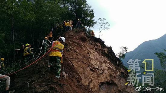 这些“蜘蛛人”用生命确保宝成铁路早日通车