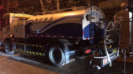 環衛車為停水小區臨時供水