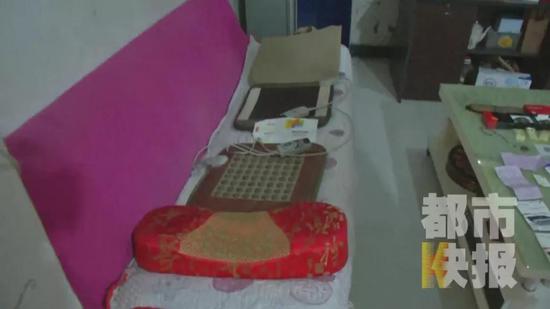 在张阿姨家里,随处可以见到保健器械