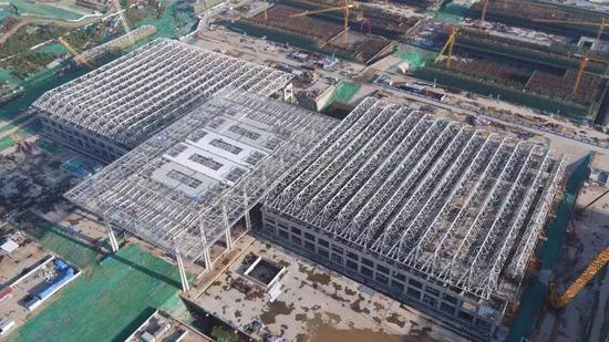 ▲展覽中心鋼結(jié)構(gòu)封頂