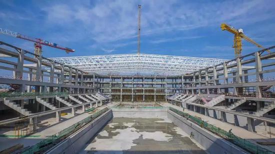 ▲2018年8月30日游泳跳水館鋼結(jié)構(gòu)滑移進度照