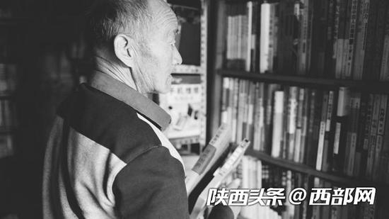 西安火车站附近的一家旧书店。