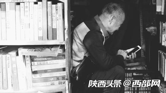 西安火车站附近的一家旧书店。