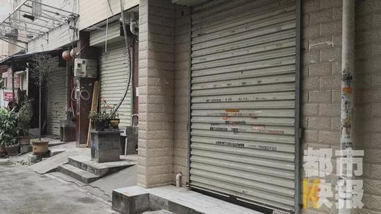 記者：“平時來檢查了，他們就關門是吧？”村民：“嗯，對。”