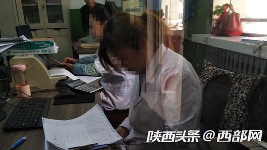 网友反映武功县医院工作人员上班时间玩手机。