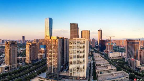 ▼建筑物名称通名禁止同类通名重叠使用,如××大厦广场等。