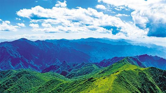 巍巍秦岭(7月1日摄)。记者 赵晨摄