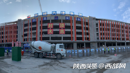 11月19日，陕西省人民医院西咸院区主体结构顺利封顶。