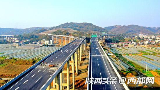 安岚高速双向四车道设计。