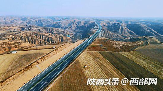 合阳至铜川高速公路合阳东互通至林皋段今天通车。