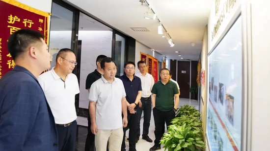 付小铜董事长一行参观华商传媒