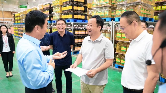 付小铜董事长聆听详细介绍