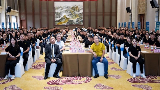 柳林酒业集团营销公司全体人员共同参会