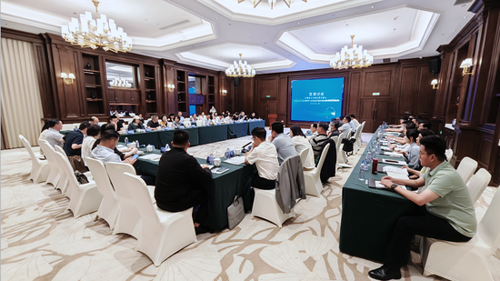 (图五)会议讨论现场