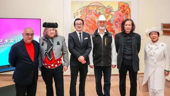 谢尔盖·福禄博列夫斯基等艺术家分享本次参展油画作品《幸福鸟》