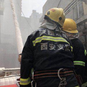 西安南二環(huán)朱雀花卉市場(chǎng)附近一熱力公司發(fā)生火情。（圖片來自：陜西消防）