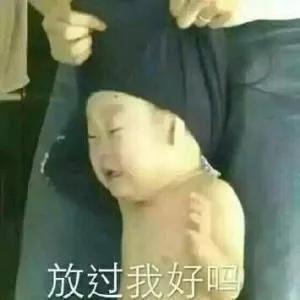 在这里,众多出租车首尾相接,停在地铁口等客。