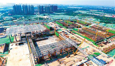 8月29日,正在建设中的西安丝路国际会展中心。