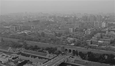 昨日，西安空气质量持续处于中度污染 本报记者 马昭 摄