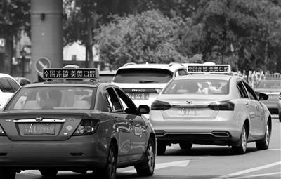 出租車頂滾動播放各類廣告