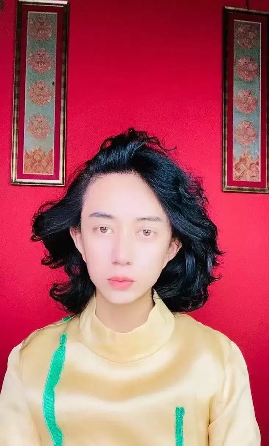 艺术家曼卿 ，西安人
