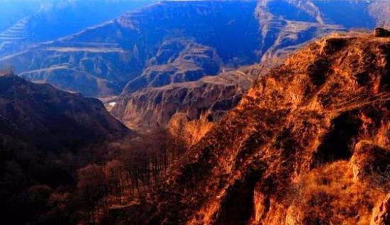 美景:洛川黄土国家地质公园、洛川民俗博物馆等