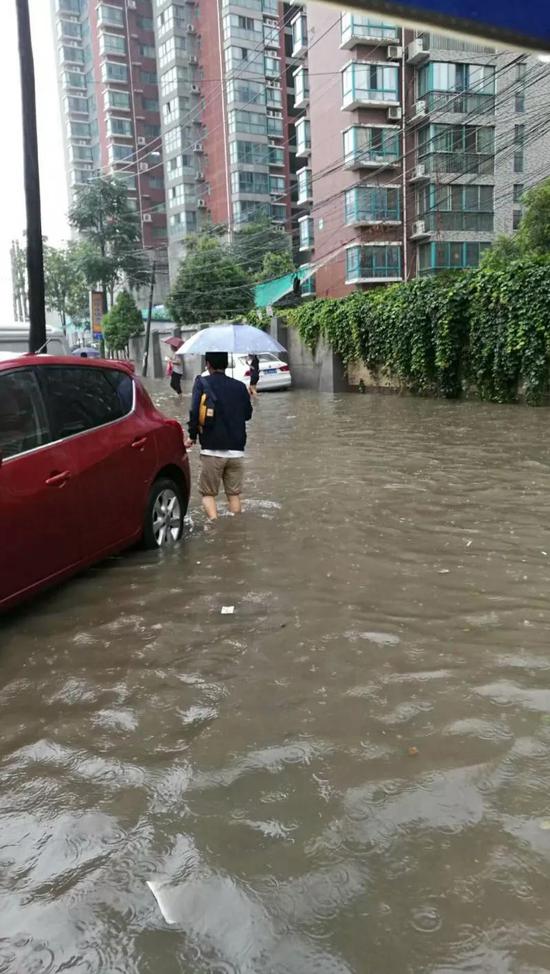 (西安长乐坡地铁口附近 @