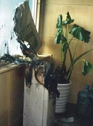 飲水機短路發“火”。