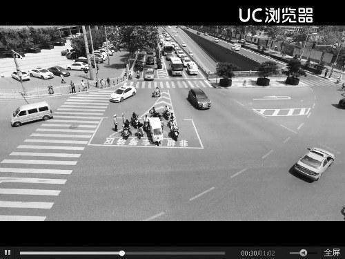 地面施劃的“非機(jī)動(dòng)車等待區(qū)”