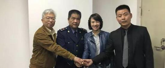 ▲和解现场 图片来源:澎湃新闻